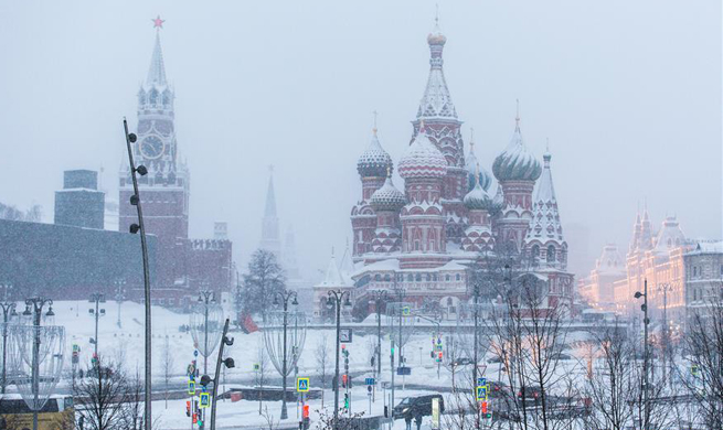 Strongest snowfall in 100 years hits Russia's capital