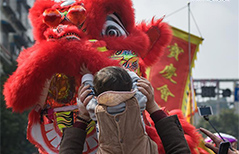 People perform dragon dance to celebrate Spring Festival in central China's Hunan