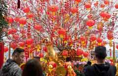 Chinese people enjoy week-long holiday for Spring Festival