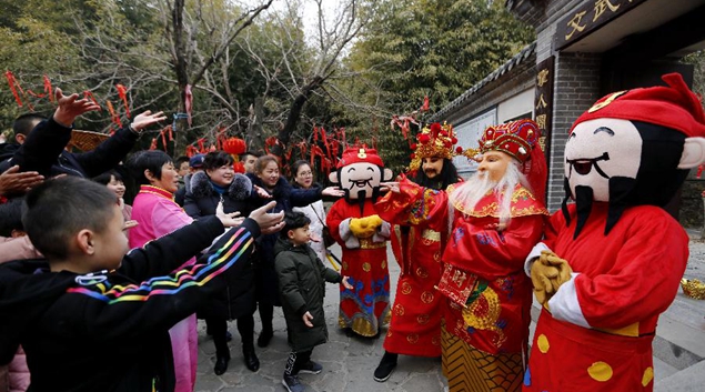 China celebrates birthday of "God of Wealth"