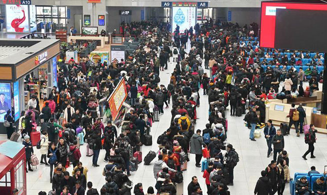 Railway station sees travel peak after Spring Festival holiday in NE China