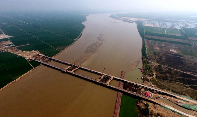 Zhengzhou Yellow River bridge under construction