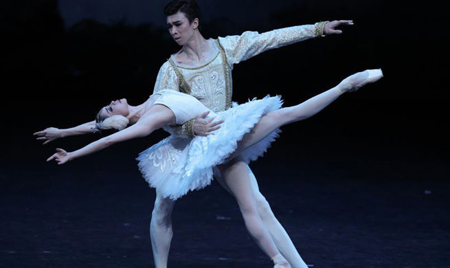 "Swan Lake" performed in Beijing to commemorate 60th anniversary of debut in China