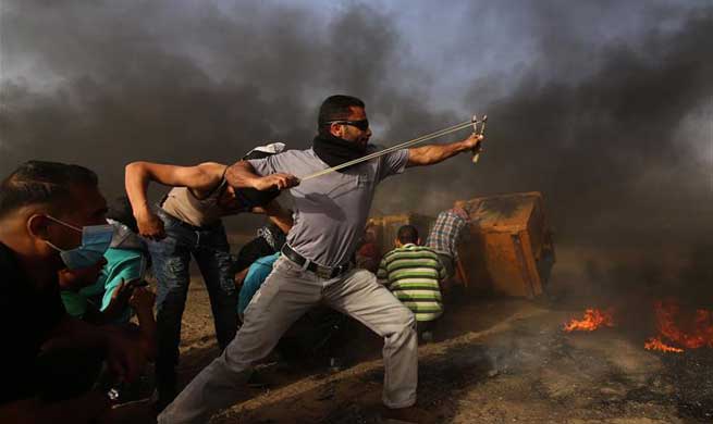 25 Palestinian protesters injured in clashes with Israeli soldiers in eastern Gaza