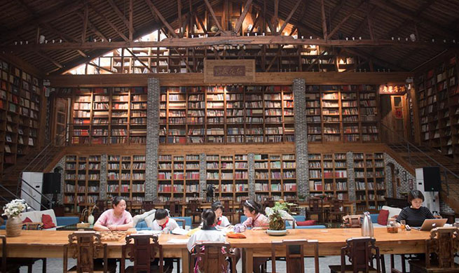 Library in hostel attracts tourists in east China's Zhejiang