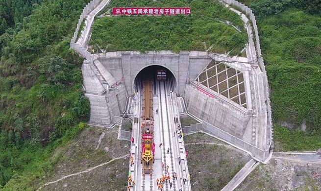 Track laying of Sichuan section of Chengdu-Guiyang railway line completed