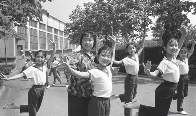 Photos record childhood moments of Chinese kids in past four decades