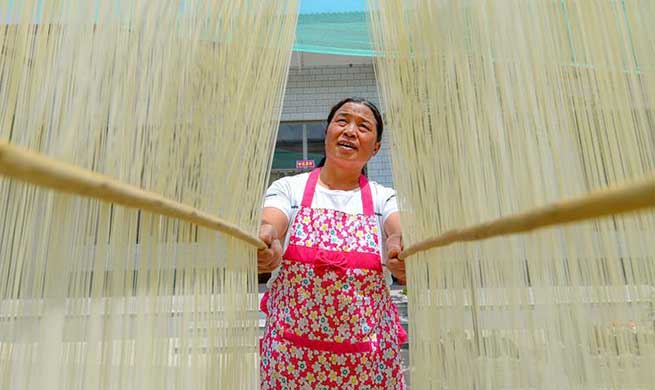 Handmade hollow noodles increase income of local people in China's Hebei