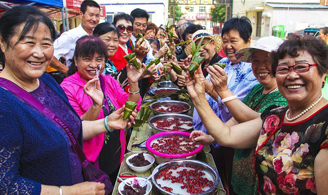 Residents make Zongzi to greet Dragon Boat Festival in China's Hebei