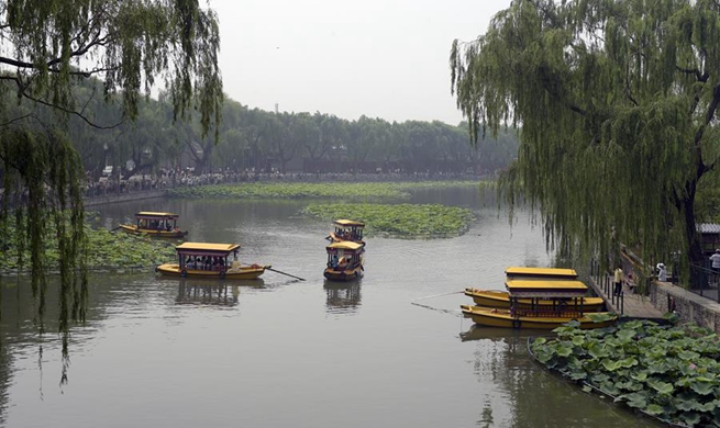 Tourists enjoy Duanwu holiday at Beihai Park