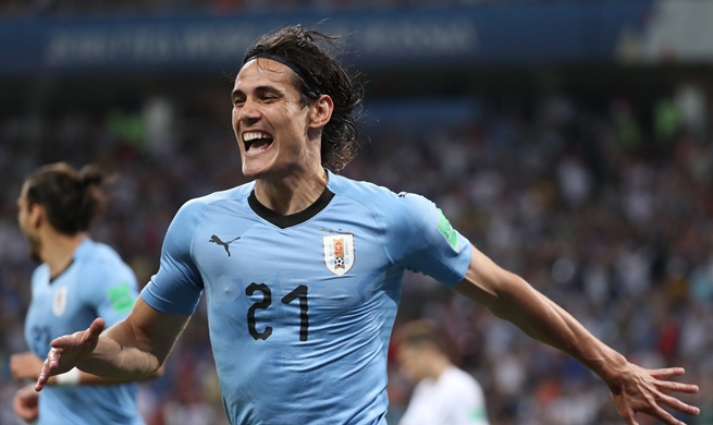 Cavani scores twice to send Uruguay to the last eight