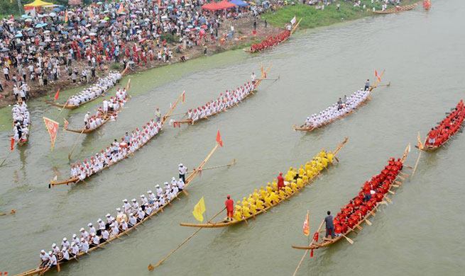 Dragon boat race held in China's Anhui