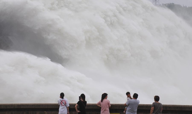 Xiaolangdi Reservoir discharges water at 2,300 cubic meters per second
