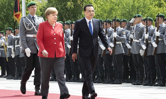 Chinese premier calls for joint efforts with Germany to promote free trade