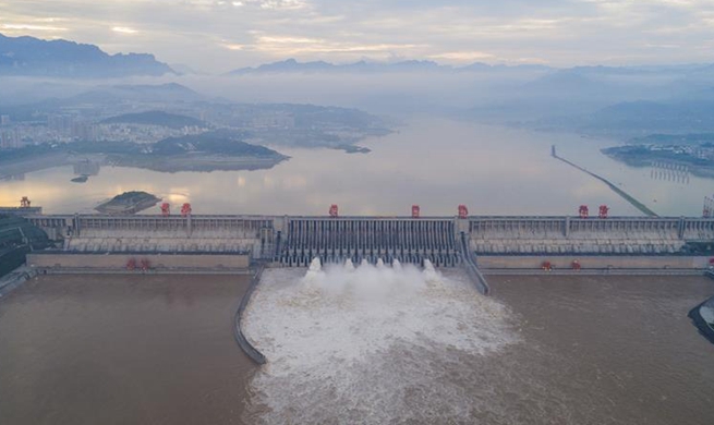 Three Gorges Reservoir increases discharge volume in Yichang, C China's Hubei
