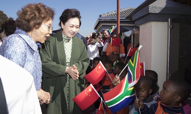 Peng Liyuan visits day care pre-school in South Africa