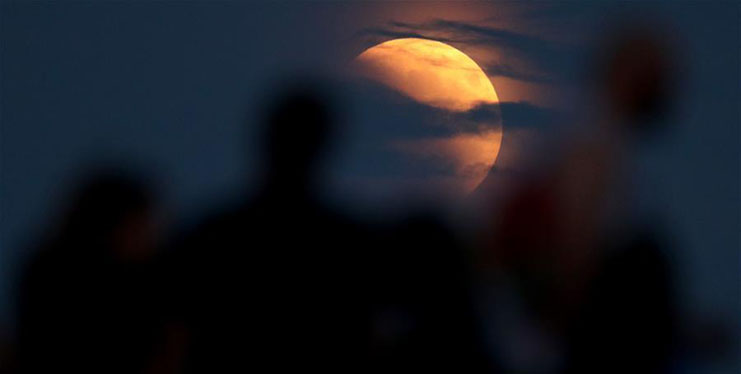 People watch longest total lunar eclipse of century around world