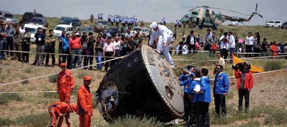 Re-entry capsule of Shenzhou-9 lands in Inner Mongolia