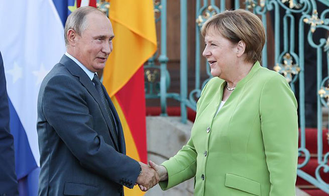 Merkel, Putin hold talks on tough issues
