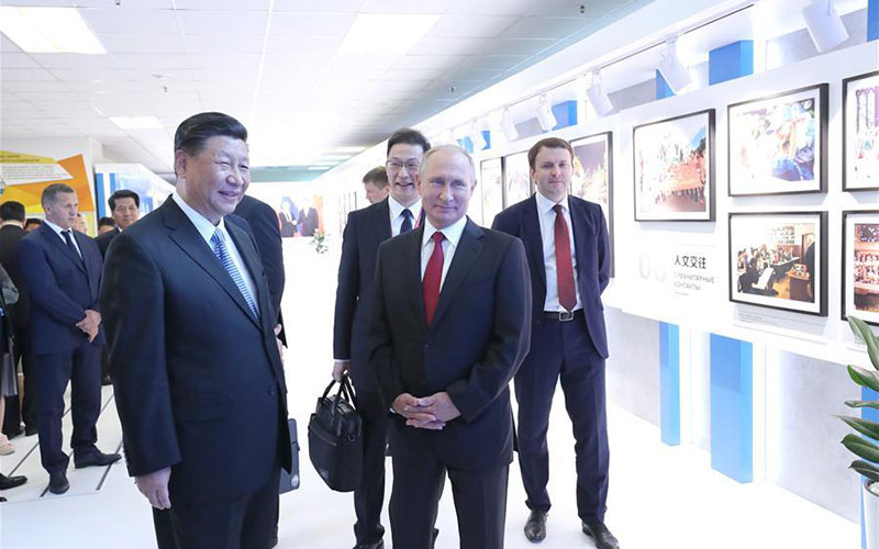 Xi, Putin visit photo exhibition of China-Russia trade and economic cooperation in Vladivostok