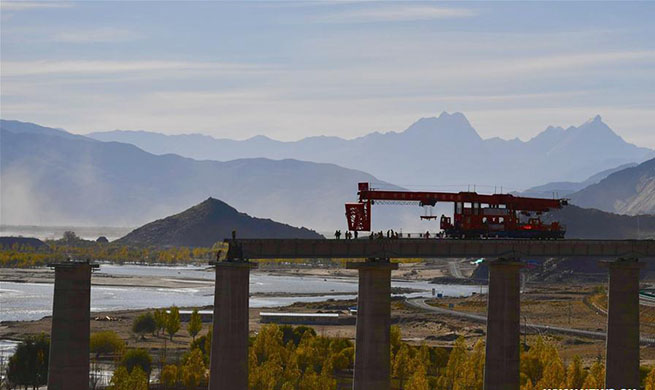 Sichuan-Tibet Railway climbs from Sichuan Basin to "Roof of the World"