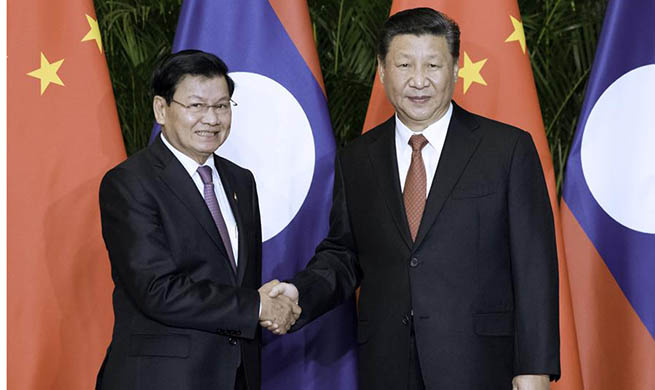Xi meets Lao prime minister