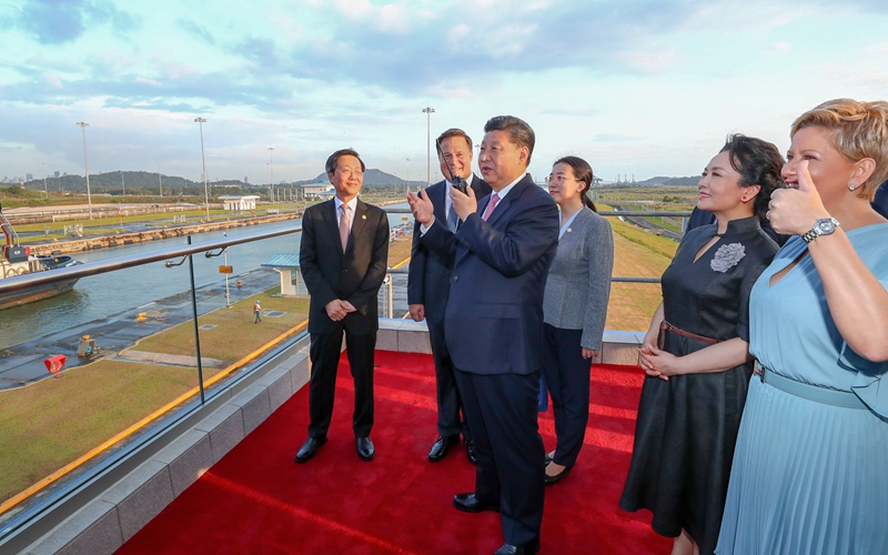 Chinese president visits new Panama Canal locks