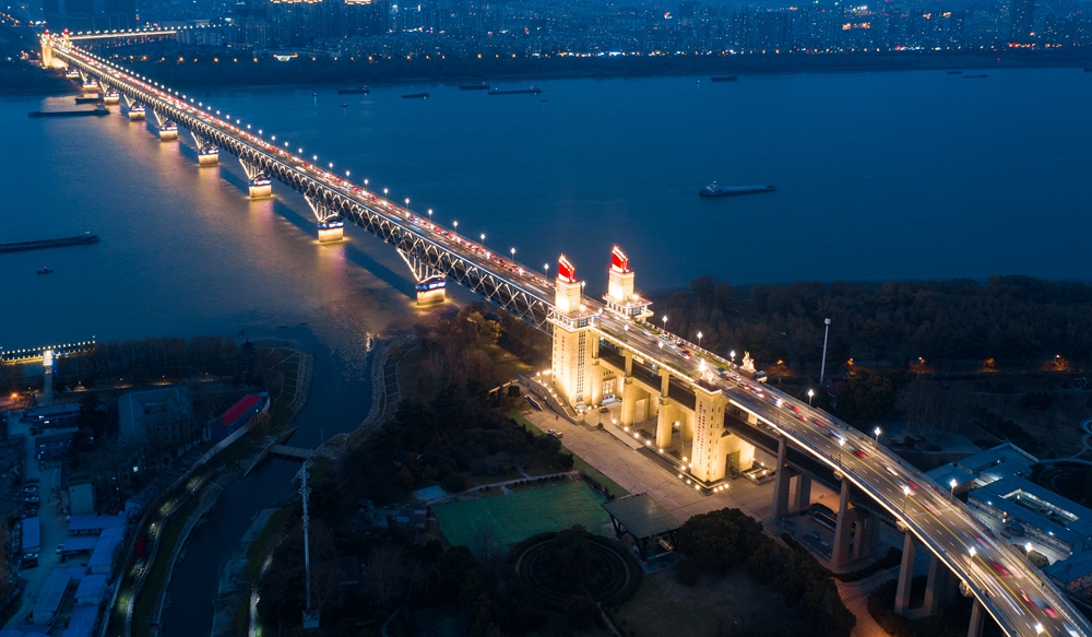 China's first self-designed modern bridge over Yangtze reopens to road traffic
