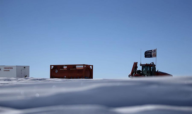 China's 35th Antarctic expedition team runs through ice knolls in Antarctica