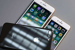 China's e-commerce platforms lower iPhone prices