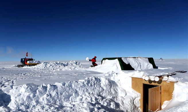 China's 35th Antarctic expedition team works at Kunlun Station