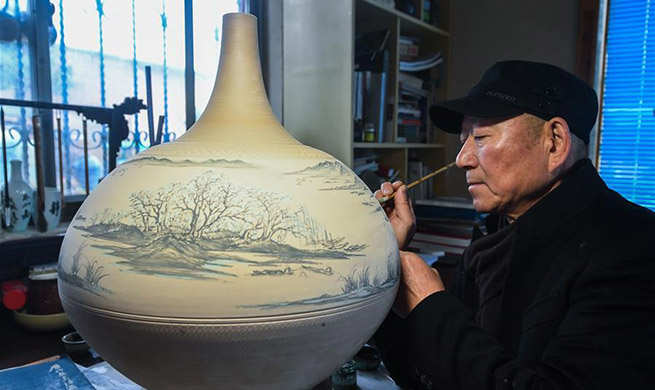 In pics: national intangible cultural heritage Wuzhou kiln pottery firing