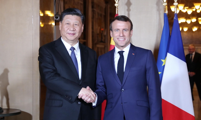 Xi meets Macron on maintaining sound China-France ties