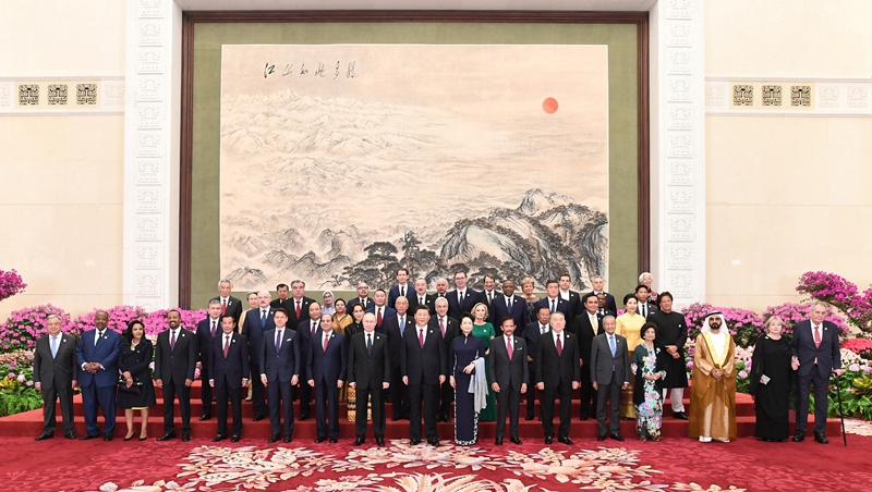 Xi hosts banquet for guests attending Belt and Road forum