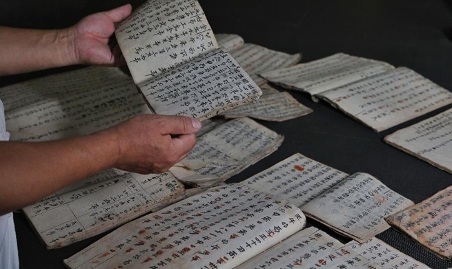 Researchers engaged in collection, preservation and digitalization of Shui script in Guizhou