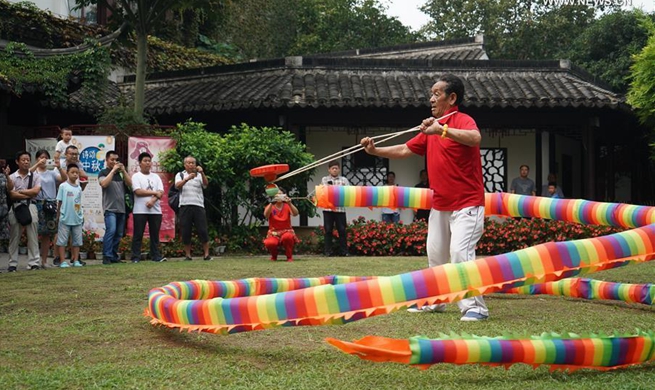 Tourists visit Nanjing Folklore Museum to celebrate Mid-Autumn Festival