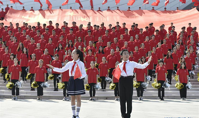 Patriotic theme flash mob held in Langfang, N China's Hebei