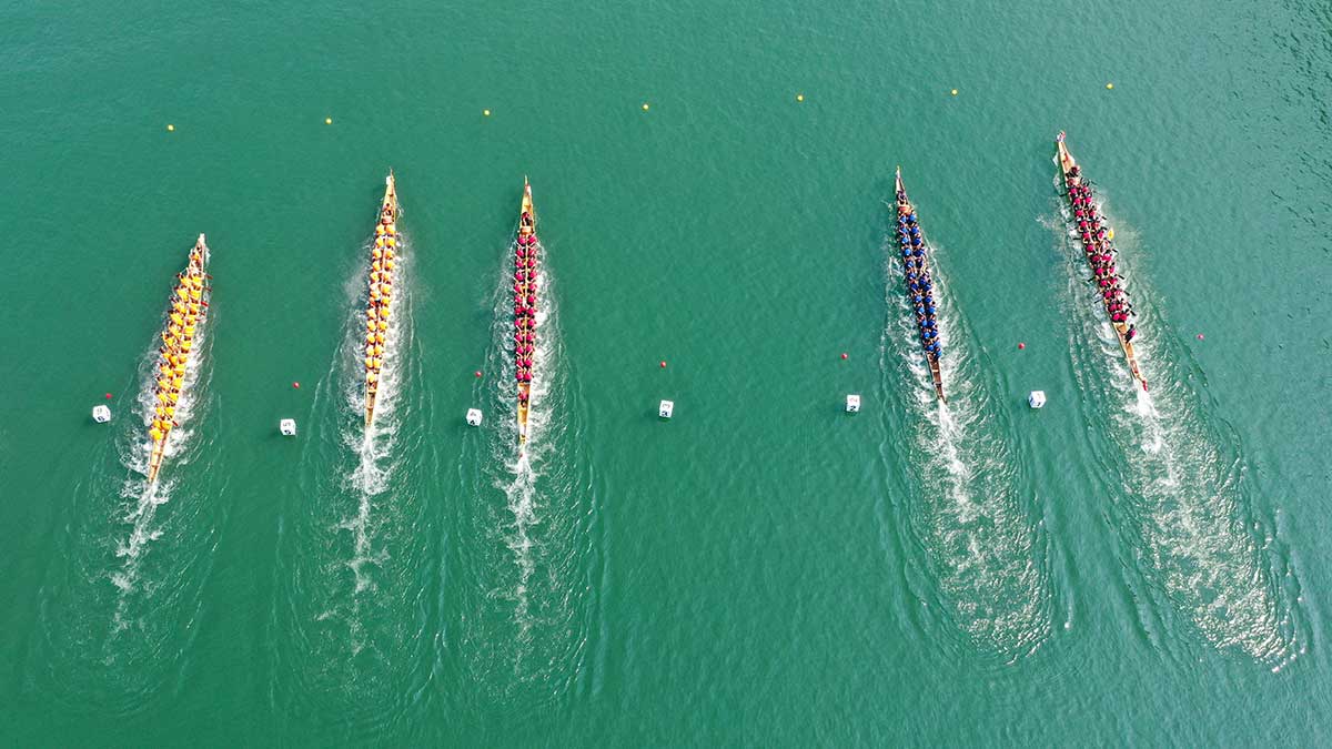 Dragon boat race held in Guangxi to celebrate 70th anniversary of PRC founding