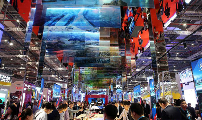 Exhibition center greets large number of visitors on 2nd day of CIIE
