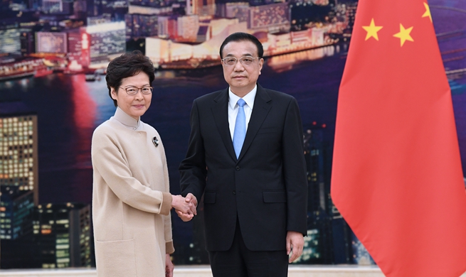 Premier Li meets with HKSAR chief executive