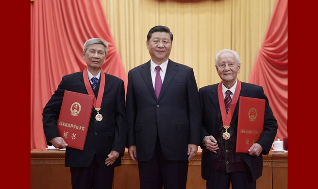 Xi honors two academicians with China's top science award