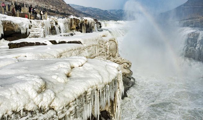 Winter scenery of Hukou Waterfall scenic spot