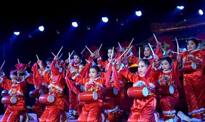 Events held in Qianzhuang Village's old street to greet upcoming Chinese Lunar New Year