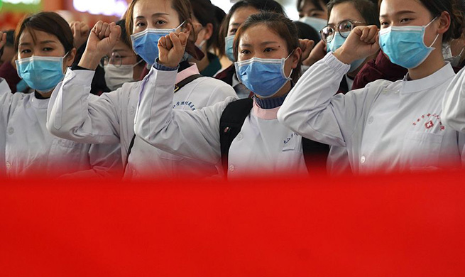 Xinhua Headlines: Women shine in China's anti-epidemic campaign