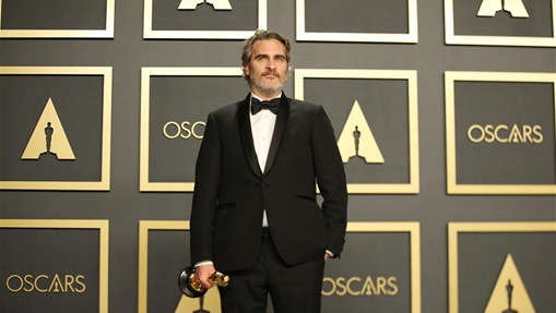 Joaquin Phoenix wins Oscars Best Actor Award for "Joker"