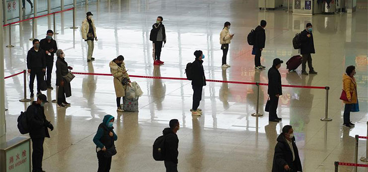People encouraged to line up with a distance of at least 1 meter at airport in Xi'an