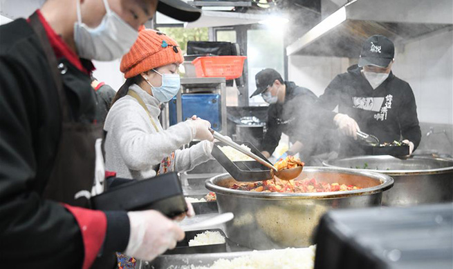 Volunteer nicknamed "Raincoat Sister" cooks and delivers food for medical workers fighting against COVID-19 in Wuhan