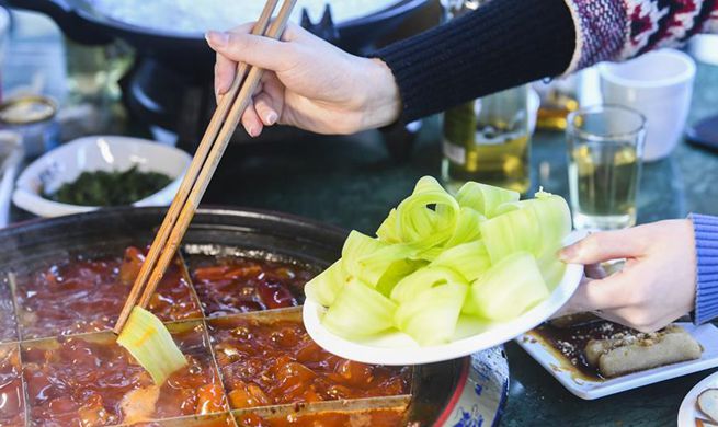 Restaurants in Chongqing reopen orderly