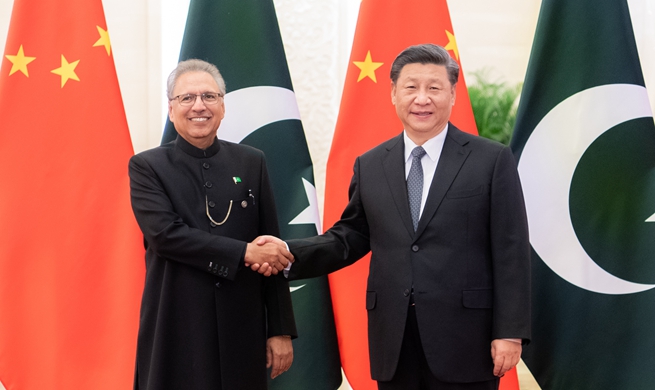 Xi holds talks with Pakistani president to deepen ties amid fight against COVID-19