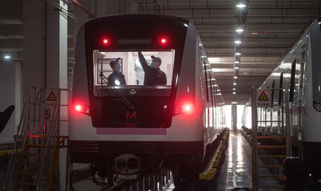 Wuhan prepares for restoring operation of public transportation